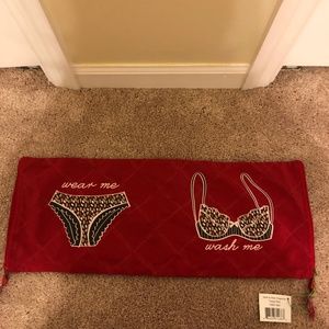 Vera Bradley- Wash & Wear Organizer